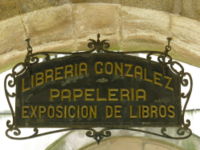 Entrada a una librería en Santiago de Compostela