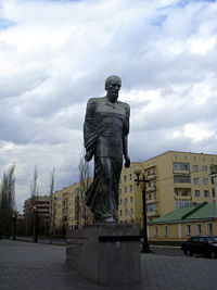 Estatua de Dostoyevski en Omsk.