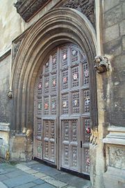 Entrada a la Biblioteca, con los escudos de armas de varios colegios de Oxford.