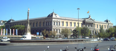 Vista de la sede de la B.N.E. y el M.A.N. desde la Plaza de Colón de Madrid.