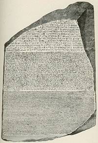 La Piedra de Rosetta descubierta en 1799 fue clave para comenzar a descifrar los jeroglíficos.