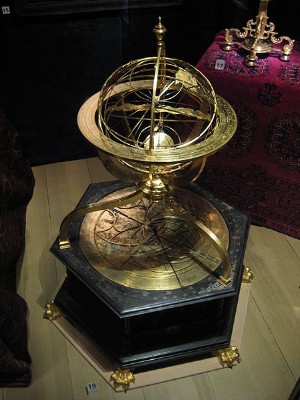 450px-Armillary_sphere_with_astronomical_clock.jpg