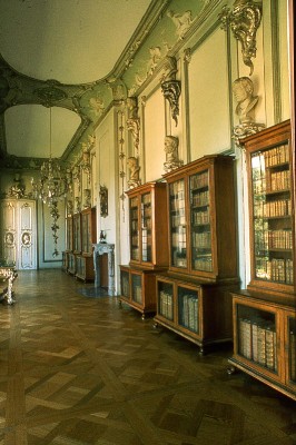 Biblio del rey prusiano Federico II en Postdam, Alemania.jpg
