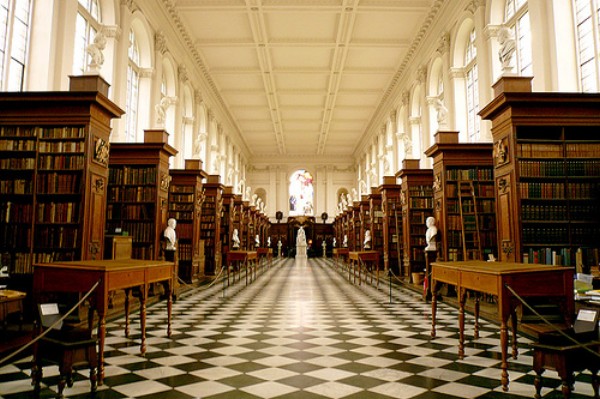Wren library, triniti college, Cambridge, England2.jpg