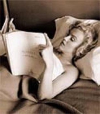 Marylin leyendo.jpg